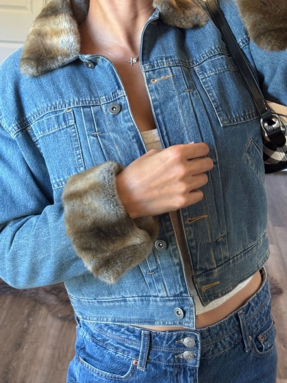 2000s Y2K Liz Claiborne Cropped Jean Jacket Faux Fur Trim Trim Quilt Lining Vtg